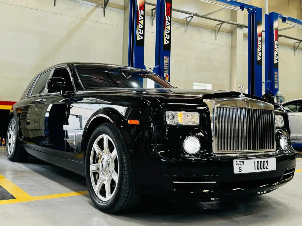Rolls-Royce Phantom beside 800Sayara-branded lifts